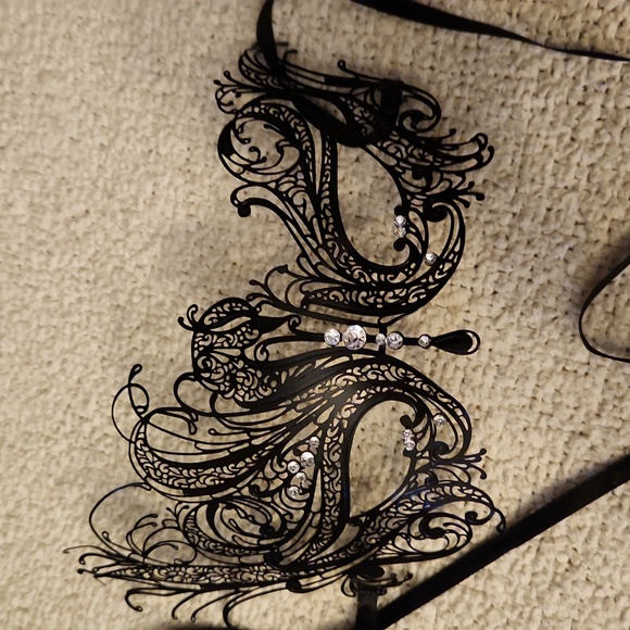 Masquerade mask - Picture 2 of 4